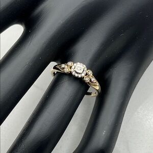 Vintage 10kt gold and diamond ring